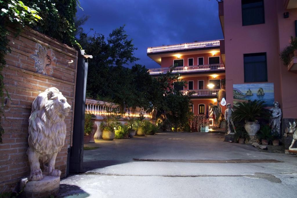 Hotel Sottovento サンテジーディオ・デル・モンテ・アルビーノ エクステリア 写真
