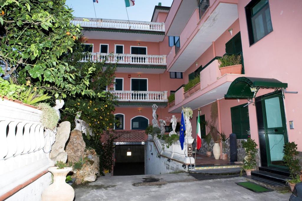 Hotel Sottovento サンテジーディオ・デル・モンテ・アルビーノ エクステリア 写真