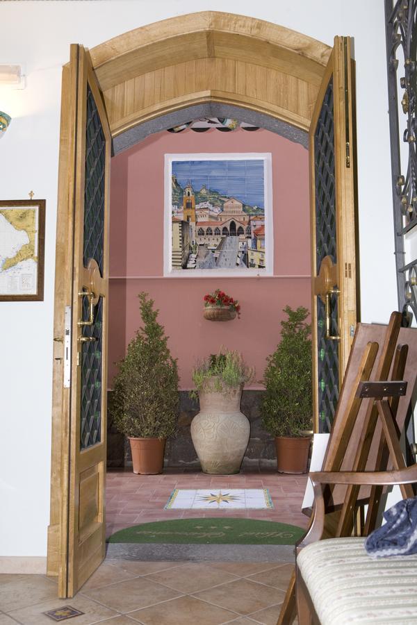 Hotel Sottovento サンテジーディオ・デル・モンテ・アルビーノ エクステリア 写真