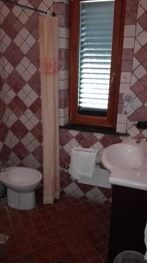 Hotel Sottovento サンテジーディオ・デル・モンテ・アルビーノ エクステリア 写真